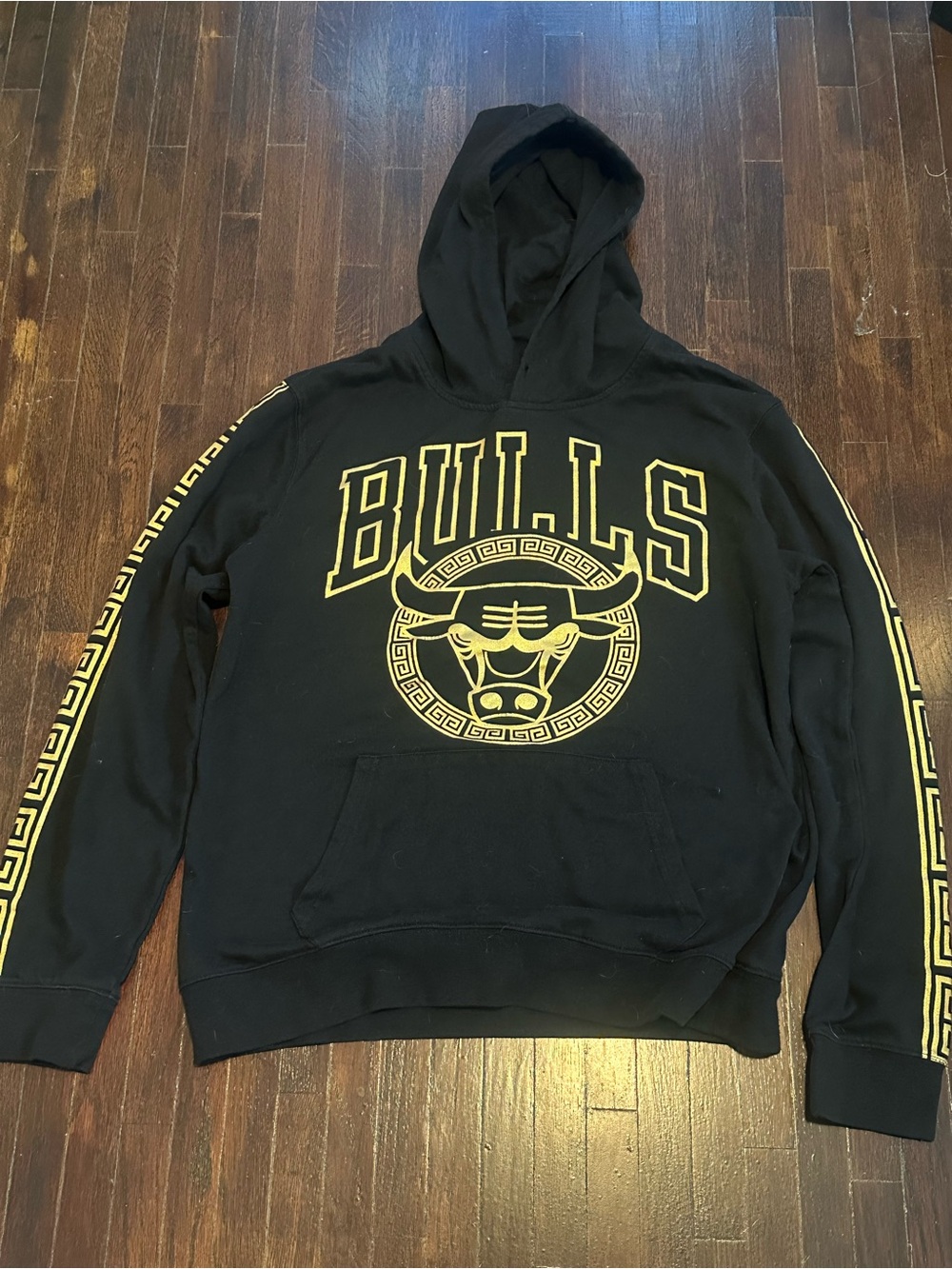 NBA Chicago Bulls Black & Gold Hoodie Graphic Pullover Sweatshirt Size Medium